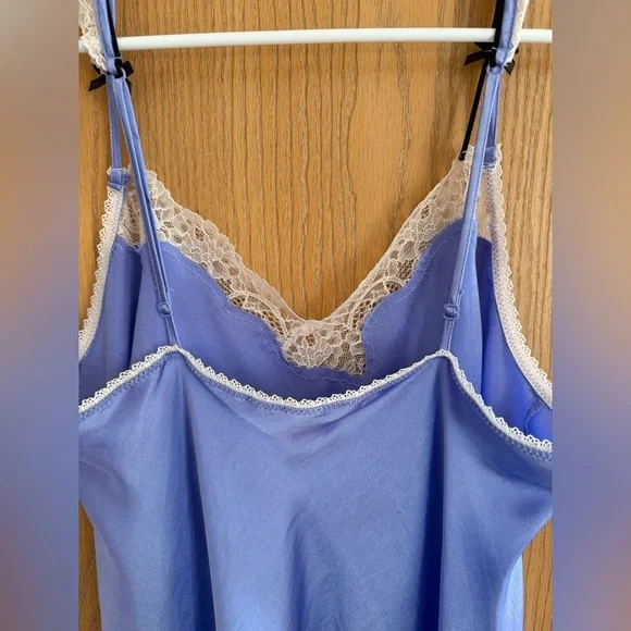 VICTORIA’S SECRET Periwinkle Y2K Lace Trim Slip Babydoll Side Slit Nightgown M - Picture 6 of 11